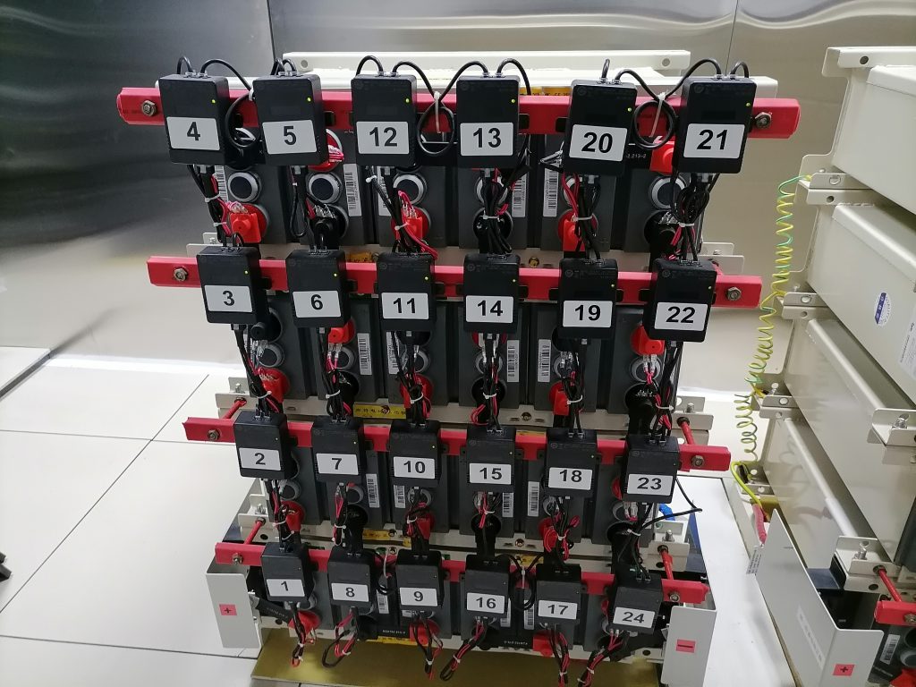 報(bào)社機(jī)房UPS電池在線監(jiān)控系統(tǒng)安裝-武漢中電通電力設(shè)備有限公司